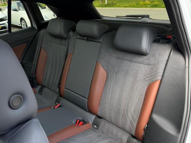 Volkswagen ID.4 First Max 77 kWh / Trekhaak / Warmtepomp / Panodak / 21" LM / Carplay / HU display