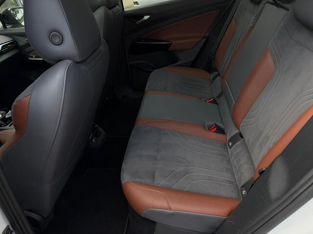 Volkswagen ID.4 First Max 77 kWh / Trekhaak / Warmtepomp / Panodak / 21" LM / Carplay / HU display