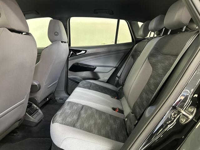 Volkswagen ID.4 Pure 52 kWh | SOH 94,7% | Climate Control | Carplay | Trekhaak | Parkeersensoren v+a