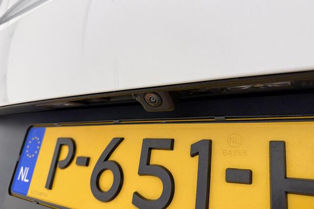 Volkswagen ID.4 First 77 kWh | Apple carplay/Android auto | Automatische airco | Navigatie | Cruise control adaptief | Trekhaak | Licht metalen velgen 20''|