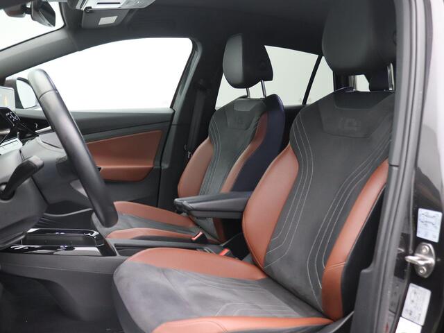 Volkswagen ID.4 Pro Business Advantage 77 kWh 204PK Aut. SOH 95,97%, Panoramadak, Trekhaak, Warmtepomp, Keyless, 360 gr. Camera, Navi, Stoelverwarming, 19" LM Velgen