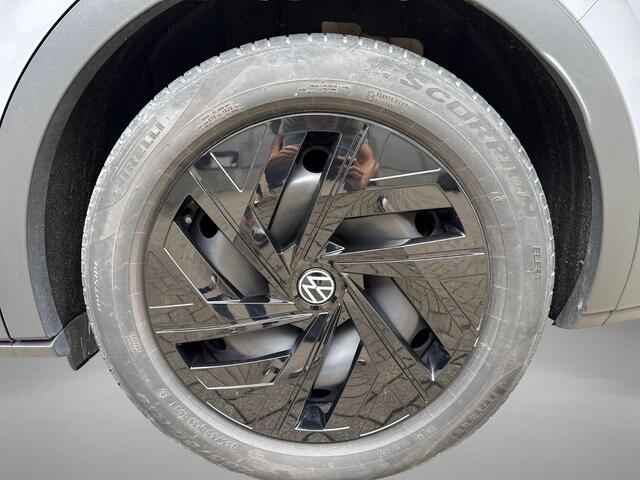 Volkswagen ID.4 Pro Business Advantage 204pk 77 kWh · SOH 95,4% · Camera · Wegklapbare Trekhaak · Apple/Android Car Play · Stoel-& Stuurverwarming · 19'' Inch ·