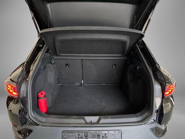 Volkswagen ID.4 Pro Business Advantage 77 kWh 204pk · SOH 97% · Panoramadak · Camera · Stuur- & Stoelverwarming · Warmtepomp · Matrix LED ·