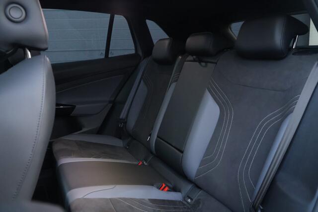 Volkswagen ID.4 Pro 77 kWh Pano/IQ.Light Matrix /360/HUD/DCC/Keyless/Stoelverw./Dodehoek/Wegkl. trekhaak/SOH 96,62%/19"