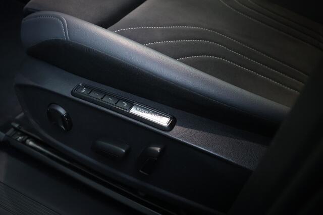 Volkswagen ID.4 Pro 77 kWh Pano/IQ.Light Matrix /360/HUD/DCC/Keyless/Stoelverw./Dodehoek/Wegkl. trekhaak/SOH 96,62%/19"