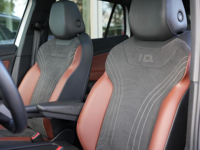 Volkswagen ID.4 Tech 77 kWh SOH 94%| trekhaak elektrisch bedienbaar | Panoramadak | Stoel&Stuurverwarming |
