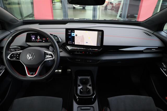 Volkswagen ID.5 GTX 77 kWh 300PK / 220kW, FULL OPTION Wegklapbare trekhaak, 21" LMV hoogglans zwart topsport pakket met elektrisch verstelbare schaalstoelen met geheugen functie, designpakket plus, glazen panoramadak, comfort pakket plus, multimedia media pakket plus, na