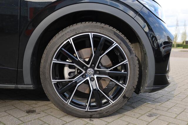 Volkswagen ID.5 GTX 77 kWh 300PK / 220kW, FULL OPTION Wegklapbare trekhaak, 21" LMV hoogglans zwart topsport pakket met elektrisch verstelbare schaalstoelen met geheugen functie, designpakket plus, glazen panoramadak, comfort pakket plus, multimedia media pakket plus, na