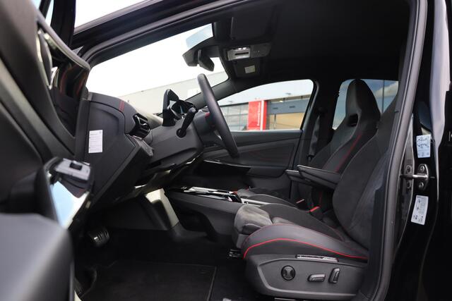 Volkswagen ID.5 GTX 77 kWh 300PK / 220kW, FULL OPTION Wegklapbare trekhaak, 21" LMV hoogglans zwart topsport pakket met elektrisch verstelbare schaalstoelen met geheugen functie, designpakket plus, glazen panoramadak, comfort pakket plus, multimedia media pakket plus, na