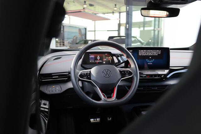Volkswagen ID.5 GTX 77 kWh 300PK / 220kW, FULL OPTION Wegklapbare trekhaak, 21" LMV hoogglans zwart topsport pakket met elektrisch verstelbare schaalstoelen met geheugen functie, designpakket plus, glazen panoramadak, comfort pakket plus, multimedia media pakket plus, na