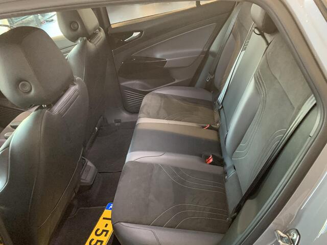 Volkswagen ID.5 Pro 77 kWh | TREKHAAK | NAVIGATIE | ACHTERUITRIJCAMERA