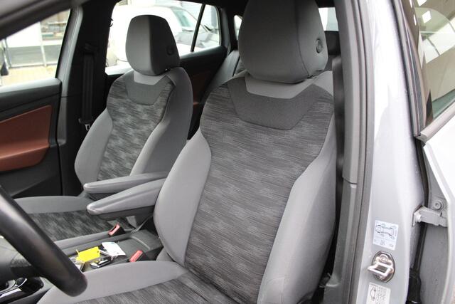 Volkswagen ID.5 Pro 77 kWh SOH 97% - Warmtepomp - LED -