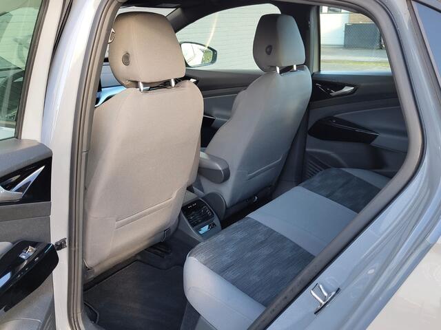 Volkswagen ID.5 Pro 77kWh SOH 98%!! Warmtepomp Afn-Trekhaak Adaptive-Cruise HUD Camera Navi 19"Lm Parkassist PDC-a+v Apple Android Carplay App-Connected-Services DAB Geluidsisolerend-Glas Rijstrooksensor+Correctie Airco-Achter Stoel+Stuur+Vooraam+ruitensproeiers+wisserbl