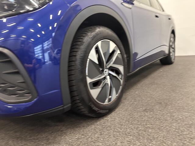 Volkswagen ID.5 Pro 77 kWh Airco ECC Warmtepomp PDC VA Navi Carplay Adaptive Cruise Control 19" Ambiente Verlichting Stoelverwarming