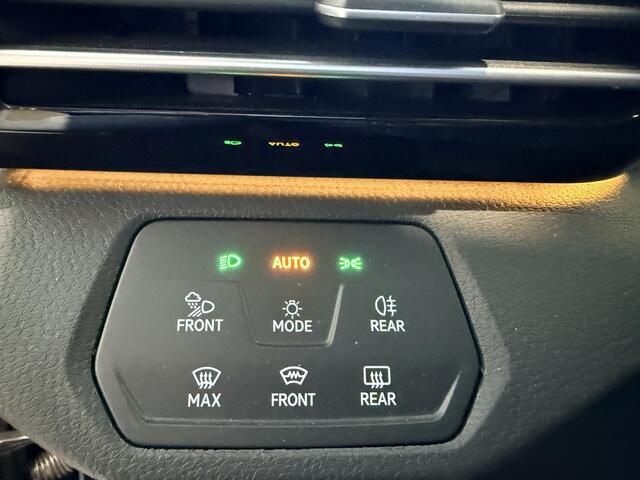 Volkswagen ID.5 Pro 77 kWh | All-in prijs incl. 12 mnd BOVAG garantie | Elek. Trekhaak | Panoramadak | IQ Light | 3D Camera | HUD