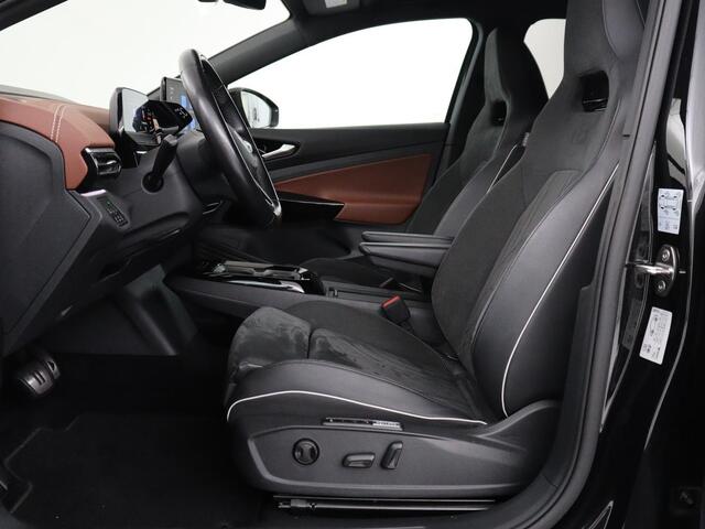 Volkswagen ID.5 Pro 77 kWh | SOH 93,5% | Memory | Leder/alcantara | Stuur/stoel verwarming | Climate control | Adaptive cruise | Sfeerverlichting | Camera | Park assist | Trekhaak |
