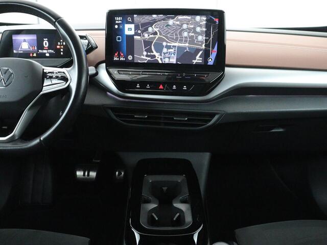 Volkswagen ID.5 Pro 77 kWh | SOH 93,5% | Memory | Leder/alcantara | Stuur/stoel verwarming | Climate control | Adaptive cruise | Sfeerverlichting | Camera | Park assist | Trekhaak |