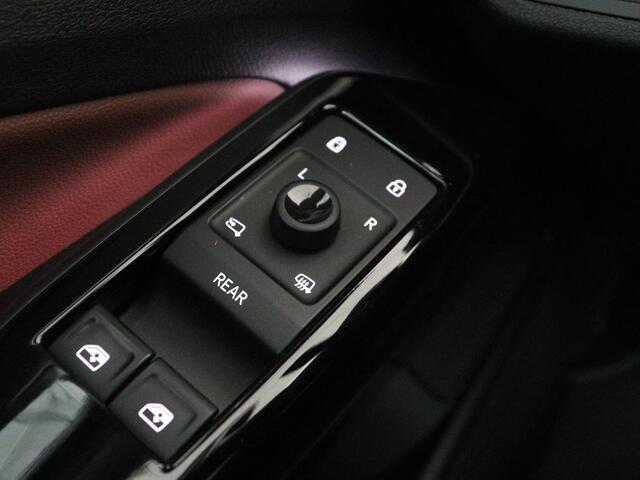 Volkswagen ID.5 Pro 77 kWh | SOH 93,5% | Memory | Leder/alcantara | Stuur/stoel verwarming | Climate control | Adaptive cruise | Sfeerverlichting | Camera | Park assist | Trekhaak |