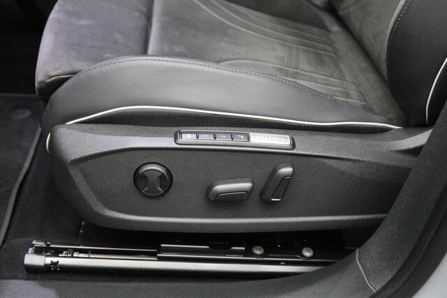 Volkswagen ID.5 Pro 77 kWh 204 PK, SOH 96 %, Panoramadak, Trekhaak, Memory, Massage, Carplay, Winterpakket, 360 Camera
