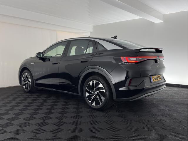 Volkswagen ID.5 Pro Business 77 kWh [3-Fase-11kW] {SoH-93%} (INCL.BTW) *HEAD-UP | LEATHER-FABRIC | FULL-LED | ADAPTIE-CRUISE | DIGI-COCKPIT | HEATED-COMFORTSEATS | KEYLESS | DAB+ | AMBIENT-LIGHT | NAVI-FULLMAP | CAMERA | TOWBAR | 19''ALU*