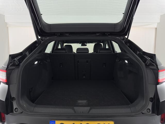 Volkswagen ID.5 Pro Business 77 kWh [3-Fase-11kW] {SoH-93%} (INCL.BTW) *HEAD-UP | LEATHER-FABRIC | FULL-LED | ADAPTIE-CRUISE | DIGI-COCKPIT | HEATED-COMFORTSEATS | KEYLESS | DAB+ | AMBIENT-LIGHT | NAVI-FULLMAP | CAMERA | TOWBAR | 19''ALU*