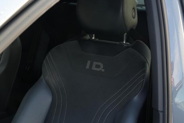 Volkswagen ID.5 Pro 77 kWh Warmtepomp Emergency braking DAB Stuurwiel verwarmd Sfeerverlichting Verkeersborddetectie Getint glas Grootlicht ass. Botsherkenning Navi