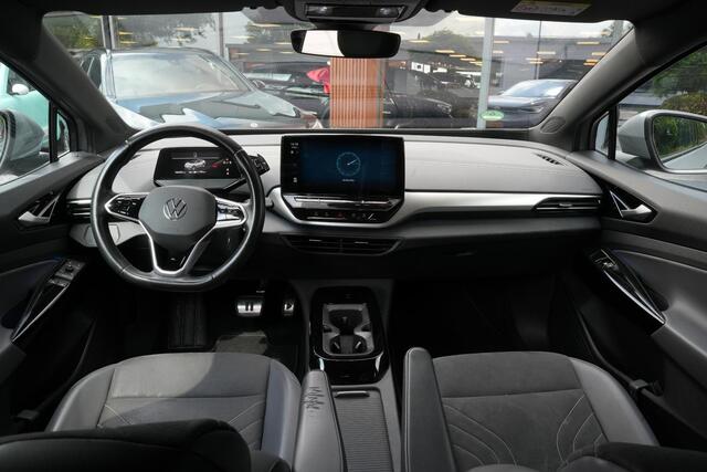 Volkswagen ID.5 Pro 77 kWh Warmtepomp Emergency braking DAB Stuurwiel verwarmd Sfeerverlichting Verkeersborddetectie Getint glas Grootlicht ass. Botsherkenning Navi