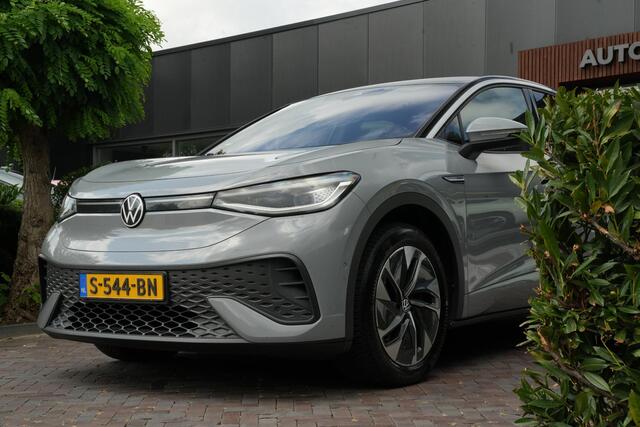 Volkswagen ID.5 Pro 77 kWh Warmtepomp Emergency braking DAB Stuurwiel verwarmd Sfeerverlichting Verkeersborddetectie Getint glas Grootlicht ass. Botsherkenning Navi