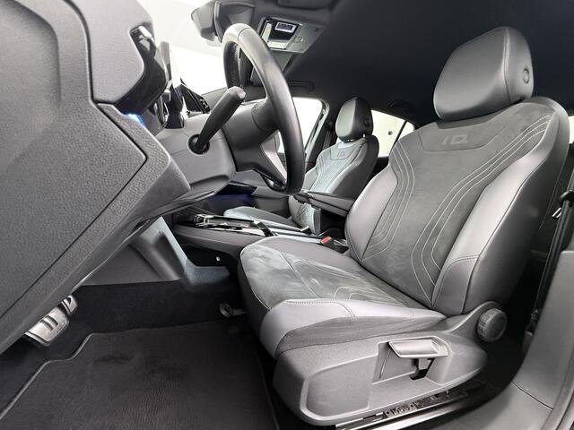 Volkswagen ID.5 Coupé Pro 82kWh 204PK Trekhaak SOH 94% Camera Adap.Cruise Assistentie+Comfort+Design+Stylepakket Navi Keyless Apple Carplay Android Auto Pdc Led-a-licht dynamisch Keyless advanced Matrix led-koplampen Lmv 20" Privacy Glas DAB 1.000KG Trekgewicht 1e Eigenaar
