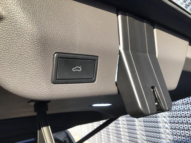 Volkswagen MULTIVAN 1.4 eHybrid L2H1 Life Business