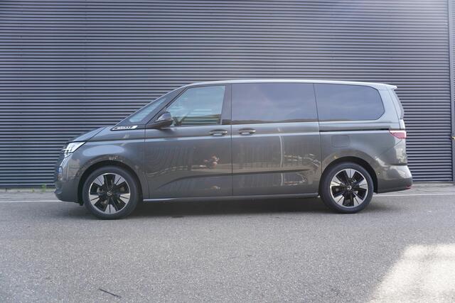 Volkswagen MULTIVAN 1.5 eHybrid L2 Bulli Edition 4-Motion 1.5 eHybrid L2 Bulli Edition 4-Motion, IQ Light koplampen, 7-persoons Vis-a-Vis, Navigatie, Trekhaak, Comfortstoelen met Art-velours