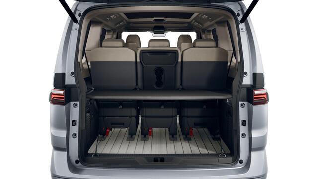 Volkswagen MULTIVAN Bulli L2 1.5 Ehybrid 180kW 245 pk DSG 4 motion | Versterkte kunststof vloerbedekking in houtlook | Multifunctionele verschuifbare tafel in passagiersruimte | Navigatiesysteem '' Discover Pro'' | Privacy Plus glas (90%) vanaf B-stijl |