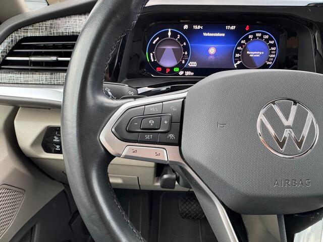 Volkswagen MULTIVAN 1.4 eHybrid 218 Pk Automaat 6-Persoons | Elektrische schuifdeur | Trekhaak | Panoramadak | LED | Adaptive Cruise | Camera | Carplay | 18 Inch | 64.949 Km!!