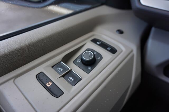 Volkswagen MULTIVAN 1.5 TSI eHybrid 4Motion | DSG | 7 Zitplaatsen | Climatronic 3-Zone | Discover Pro | LED Matrix | Panorama Dak | Nieuw