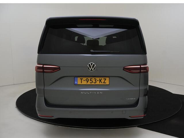 Volkswagen MULTIVAN 1.4 eHybrid L2H1 Life 6 versnellingen DSG | Cruise Control | Extra getint glas | 17 '' lichtmetalen velgen | DAB ontvanger |