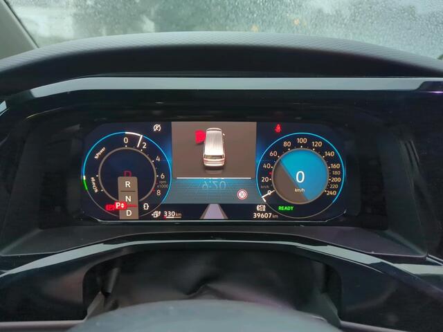 Volkswagen MULTIVAN 1.4 eHybrid L2H1 Energetic 1.4 eHybrid 218 pk Panoramadak | IQ Light | Achteruitrijcamera | Trekhaak