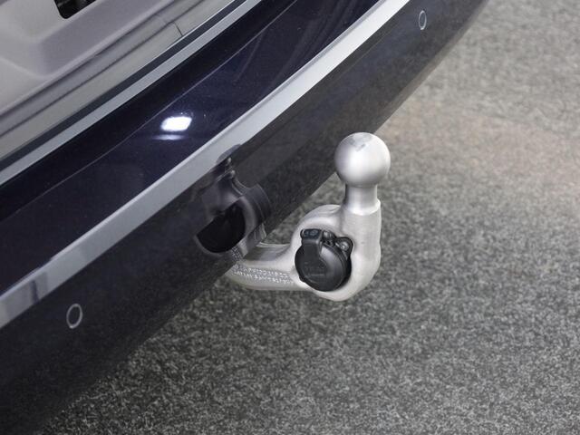 Volkswagen MULTIVAN Bulli Edition 1.5 eHybrid 180kW 245 pk L2 | Wegklapbare Trekhaak | Stoelverwarming | Voorruitverwaming | Navigatie | Privacy Plus Glas | Anti-diefstalalarm | Apple carplay/Android auto