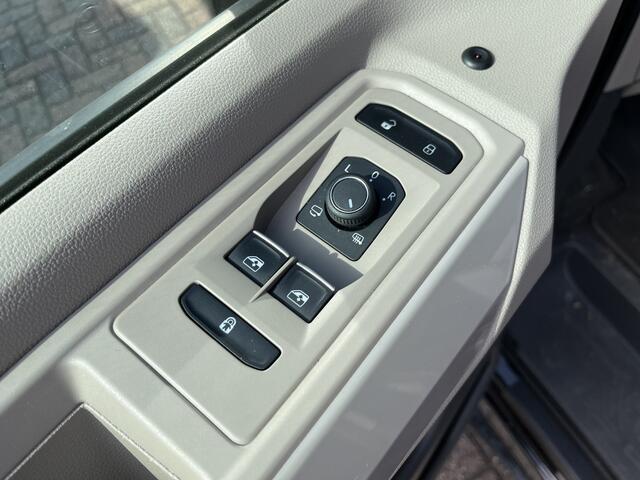 Volkswagen MULTIVAN 1.4 eHybrid L2H1 Style / 7 PERS./ AUTOMAAT/ TREKHAAK/ LEER/ HARMAN&KARDON/ CLIMA/ APP-CONNECT/ NAVI/ CRUISE/ STOELVERWARM./ DIGITAL DASH/ PARK. SENSOREN + CAMERA