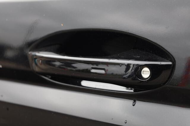 Volkswagen MULTIVAN 1.4 eHybrid L2 Bulli Edition 150PK / 110kW, Bulli Edition, NL auto, panoramadak, verwarmbare EcoComfort voorstoelen met massage- en geheugenfunctie, 3-zone climatronic, full map navigatie, cruise control, draadloos Apple Carplay / Android Auto, alarmsyste