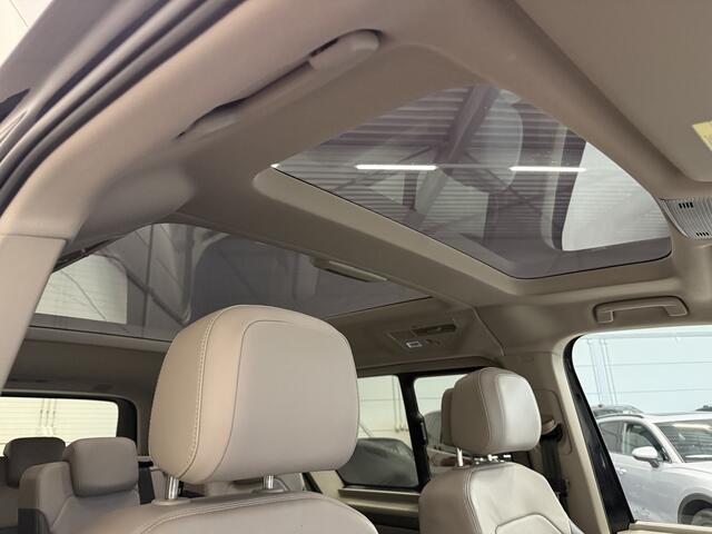 Volkswagen MULTIVAN 1.4 eHybrid L2 Energetic 6p. PANO/TREKHAAK/LEER/MASSAGE+VENTILATIE/H&K/HEAD-UP/CAMERA/ACC/ADAPTIVE-ONDERSTEL/ELECTR.SCHUIFDEUREN/18"/BLACK-PEARL/VOLLEDIGE VW DEALER HISTORIE, NET OH BEURT GEHAD!!