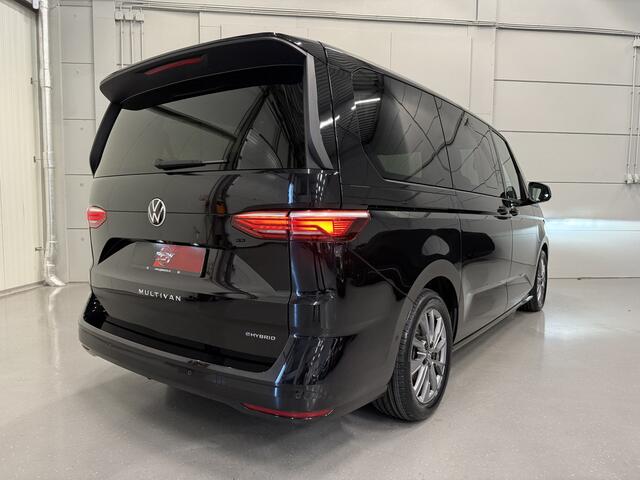 Volkswagen MULTIVAN 1.4 eHybrid L2 Energetic 6p. PANO/TREKHAAK/LEER/MASSAGE+VENTILATIE/H&K/HEAD-UP/CAMERA/ACC/ADAPTIVE-ONDERSTEL/ELECTR.SCHUIFDEUREN/18"/BLACK-PEARL/VOLLEDIGE VW DEALER HISTORIE, NET OH BEURT GEHAD!!
