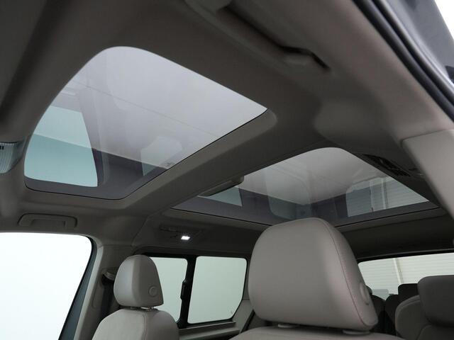 Volkswagen MULTIVAN 1.4 eHybrid 218 pk L2H1 Style | Panoramadak | Trekhaak | Elektrische schuifdeuren | IQ Light | Leder/alcantara | Achteruitrijcamera | Adaptive Cruise | Stoelverwarming | Navigatie