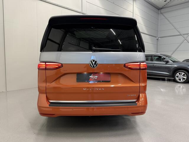 Volkswagen MULTIVAN 1.4 eHybrid L2 Energetic 7p. PANO/HEAD-UP/TREKHAAK/CAMERA/SFEER/CARPLAY/IQ-LIGHT/KEYLESS/ACC/ADAPTIVE-ONDERSTEL/18"/PRIVACY/TWO-TONE ORANGE-SILVER/VOLLEDIG VW DEALER HISTORIE