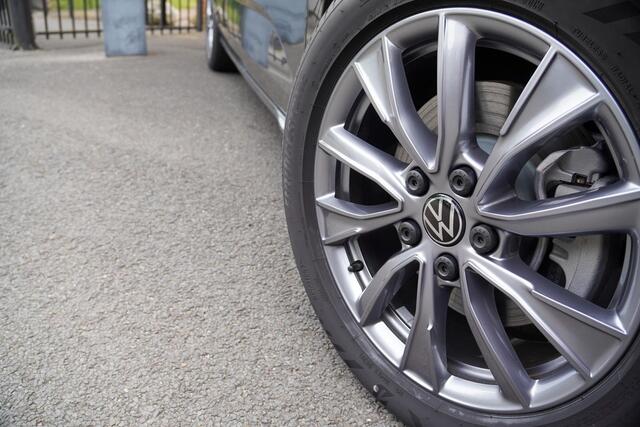 Volkswagen MULTIVAN 1.5 e-hybrid Style L2 4-Motion LEDER - DCC - PANO DCC Leder Trekhaak Area view