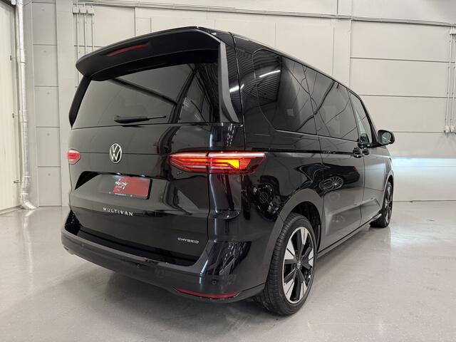 Volkswagen MULTIVAN 1.4 eHybrid Life 7p. PANO/IQ-LIGHT/19"/CARPLAY/SFEER/ELECTR.SCHUIFDEUREN/ACC/KEYLESS/STOEL+STUURVERW/PRIVACY/ELECTR.A.KLEP/DEEP-BLACK METALLIC/VOLLEDIG VW DEALER HISTORIE