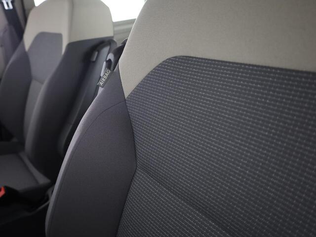 Volkswagen MULTIVAN 1.5 eHybrid L2 Economy Business 4Motion | 7 Zits | Zwenkbare Trekhaak | Navigatie | Achteruitrij Camera | Parkeer hulp | 65% getinte ruiten achter |