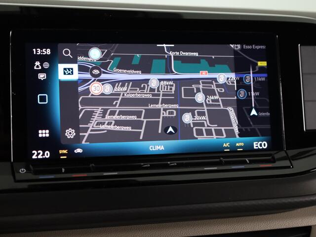Volkswagen MULTIVAN 1.5 eHybrid L2 Economy Business 4Motion | 7 Zits | Zwenkbare Trekhaak | Navigatie | Achteruitrij Camera | Parkeer hulp | 65% getinte ruiten achter |