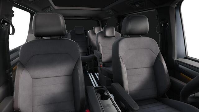 Volkswagen MULTIVAN 1.5 eHybrid L2 Bulli Edition 4Motion | IQ Light | Panoramadak | Area View | 12,9 inch Discover Pro | Wegklapbare trekhaak | Zitopstelling 2-2-3 met vis-a-vis | Privacy glass|