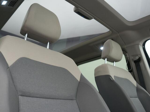 Volkswagen MULTIVAN 1.4 eHybrid 7 Zits PHEV 218pk Dealer O.H | Trekhaak Af Fabriek | Panodak | IQ Light | Camera | Stoelverwarming | Apple Carplay | Navigatie | DAB | Cruise Control | 17"L.M | Plug In Hybrid |