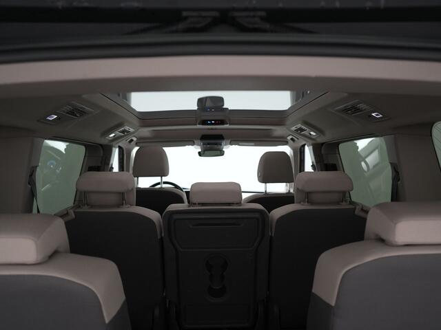 Volkswagen MULTIVAN 1.4 eHybrid 7 Zits PHEV 218pk Dealer O.H | Trekhaak Af Fabriek | Panodak | IQ Light | Camera | Stoelverwarming | Apple Carplay | Navigatie | DAB | Cruise Control | 17"L.M | Plug In Hybrid |